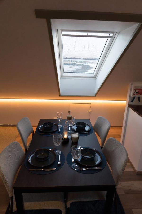 Scenic Penthouse - Ocean View & Skylight Windows Leilighet Siglufjordur Eksteriør bilde
