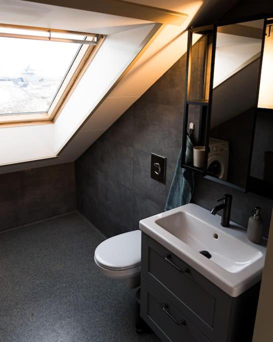 Scenic Penthouse - Ocean View & Skylight Windows Leilighet Siglufjordur Eksteriør bilde