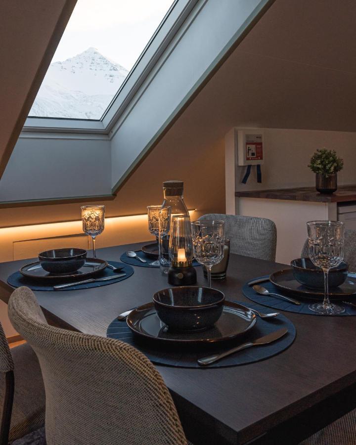 Scenic Penthouse - Ocean View & Skylight Windows Leilighet Siglufjordur Eksteriør bilde